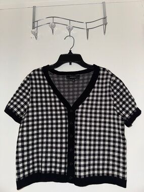 Forever 21 Black and White Gingham Short Sleeve Button Crop Sweater/Cardigan